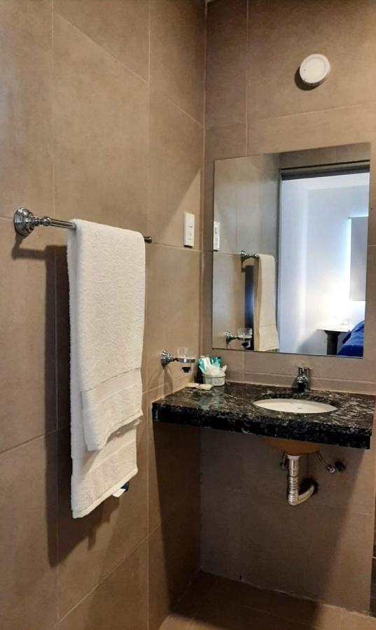 Habitación adaptada para personas con movilidad reducida - Cama grande